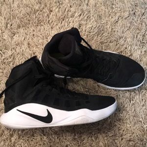 Size 14 Hyperdunk 2016 with full length zoom air.